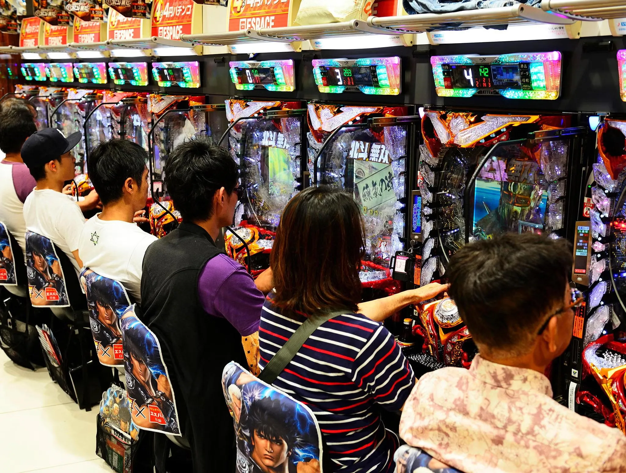 A Standout Pachinko Hall in a High-Activity Leisure Zone